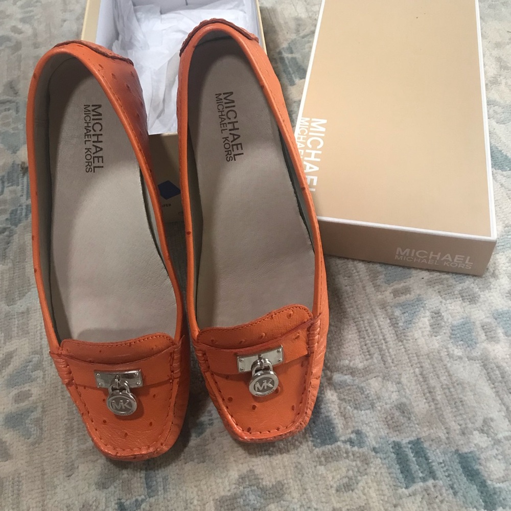 Michael Kors flats size 7. 5 EUC